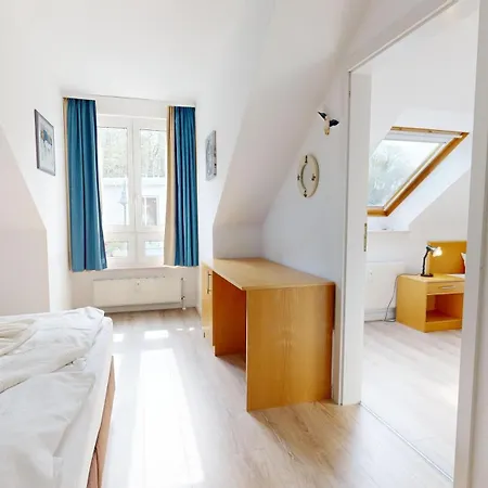 Appartementhaus Binzer Sterne 19 *